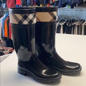 Size 36 (US SIZE 6) black Burberry rain boots!